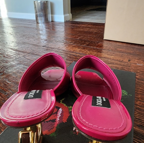 Dolce & Gabanna - Picture 3 of 4